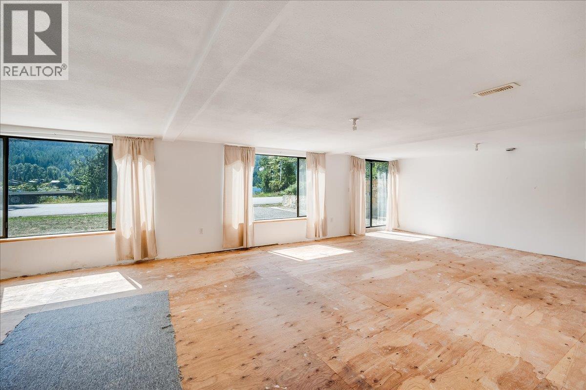 7691 Balfour Wharf Road, Balfour, BC - Indoor Photo Showing Other Room