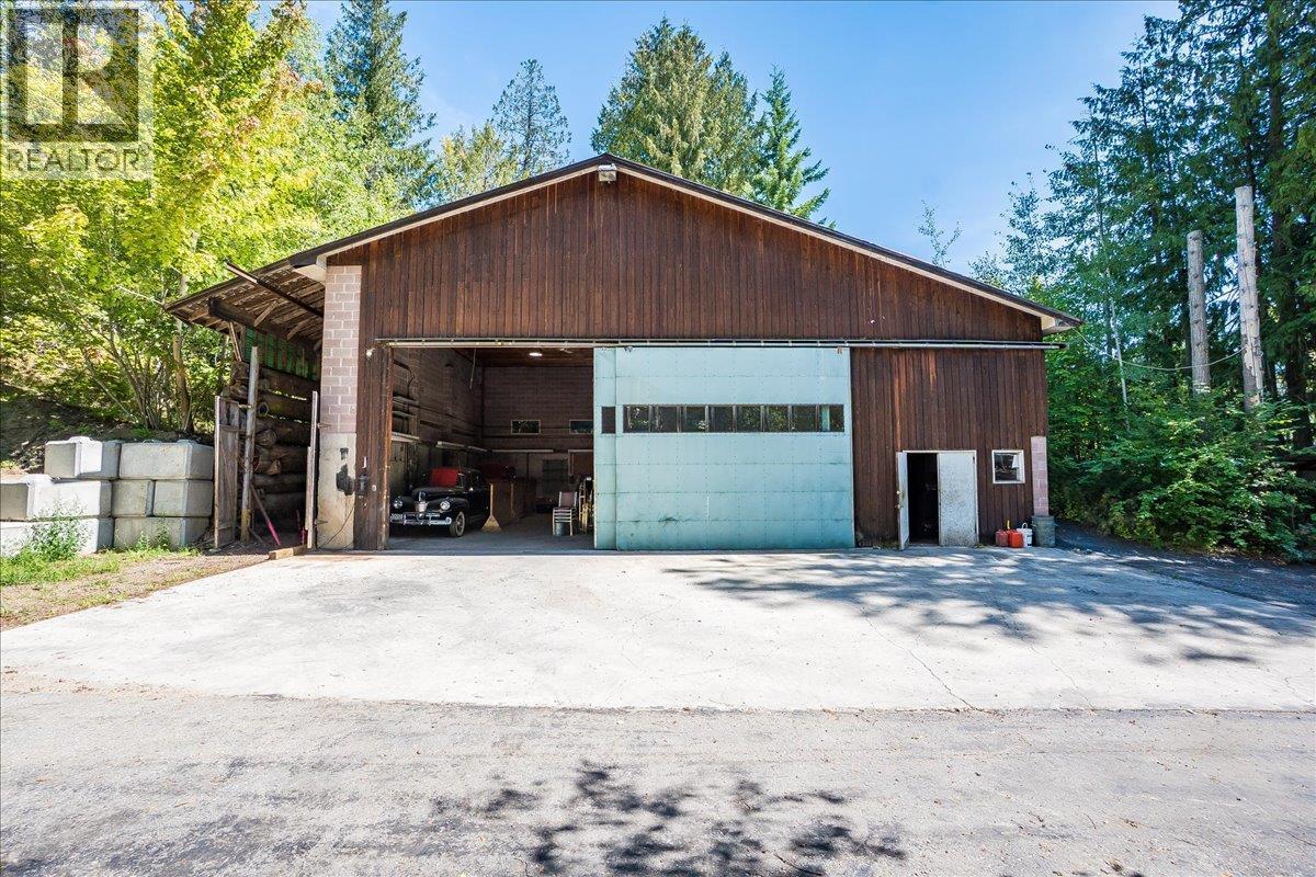 7691 Balfour Wharf Road, Balfour, BC - Outdoor