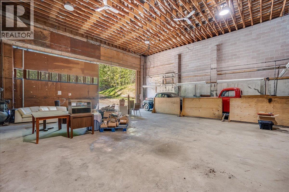 7691 Balfour Wharf Road, Balfour, BC - With Exterior