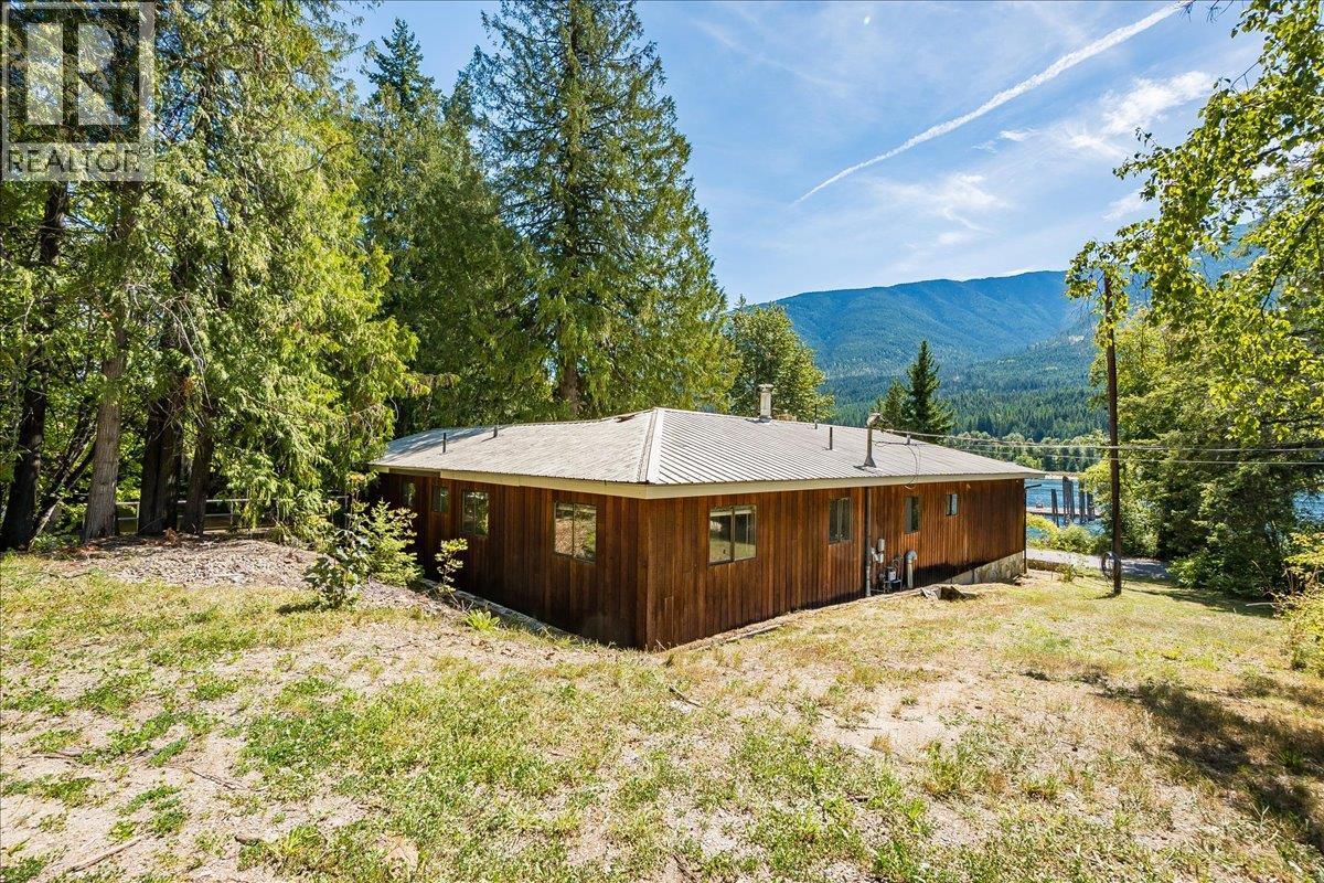 7691 Balfour Wharf Road, Balfour, BC - Outdoor