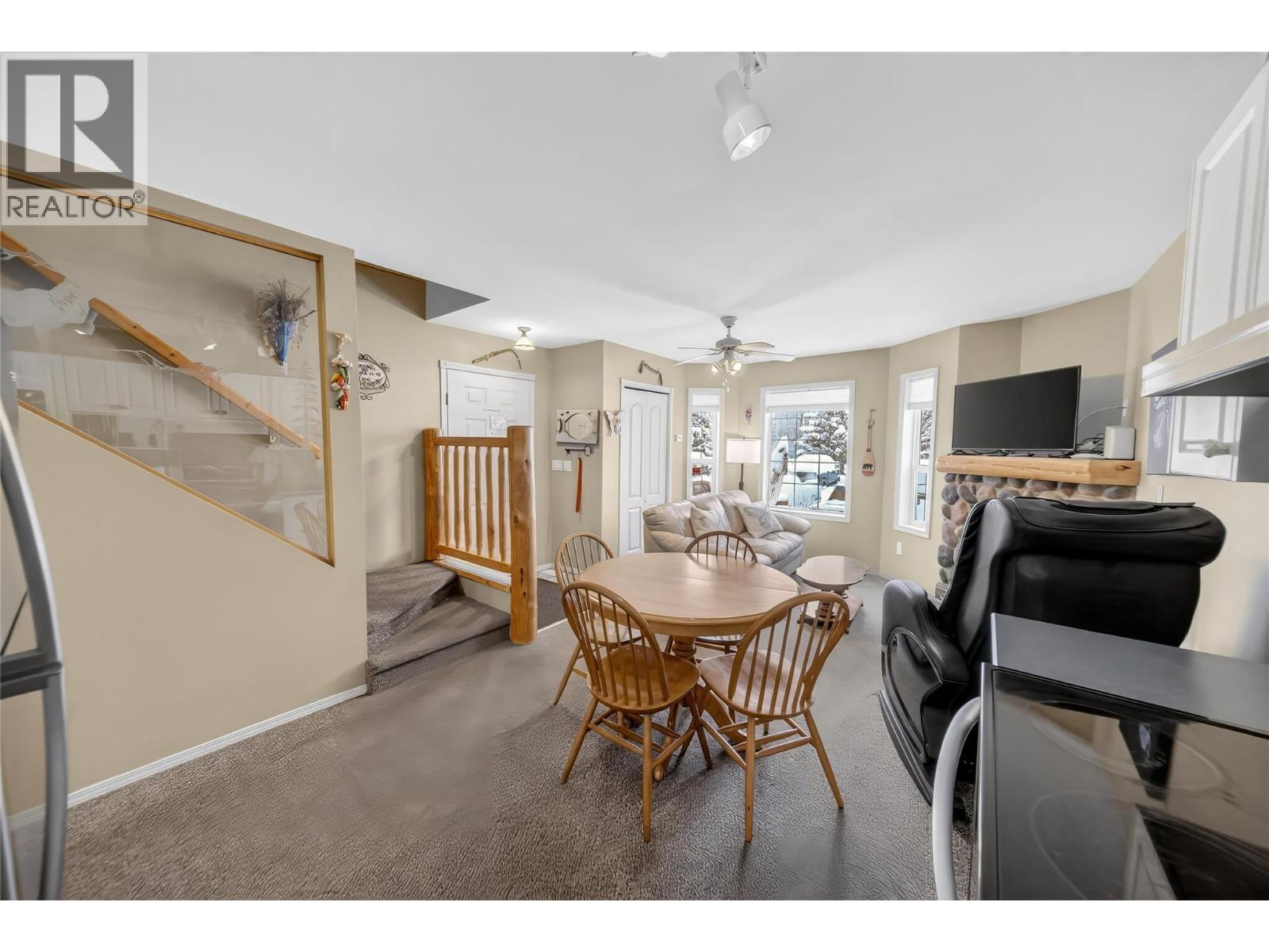 400 Riverside Way Unit# 438, Fernie, BC - Indoor Photo Showing Dining Room