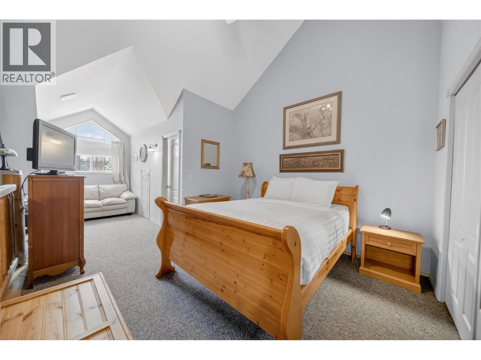 400 Riverside Way Unit# 438, Fernie, BC - Indoor Photo Showing Bedroom