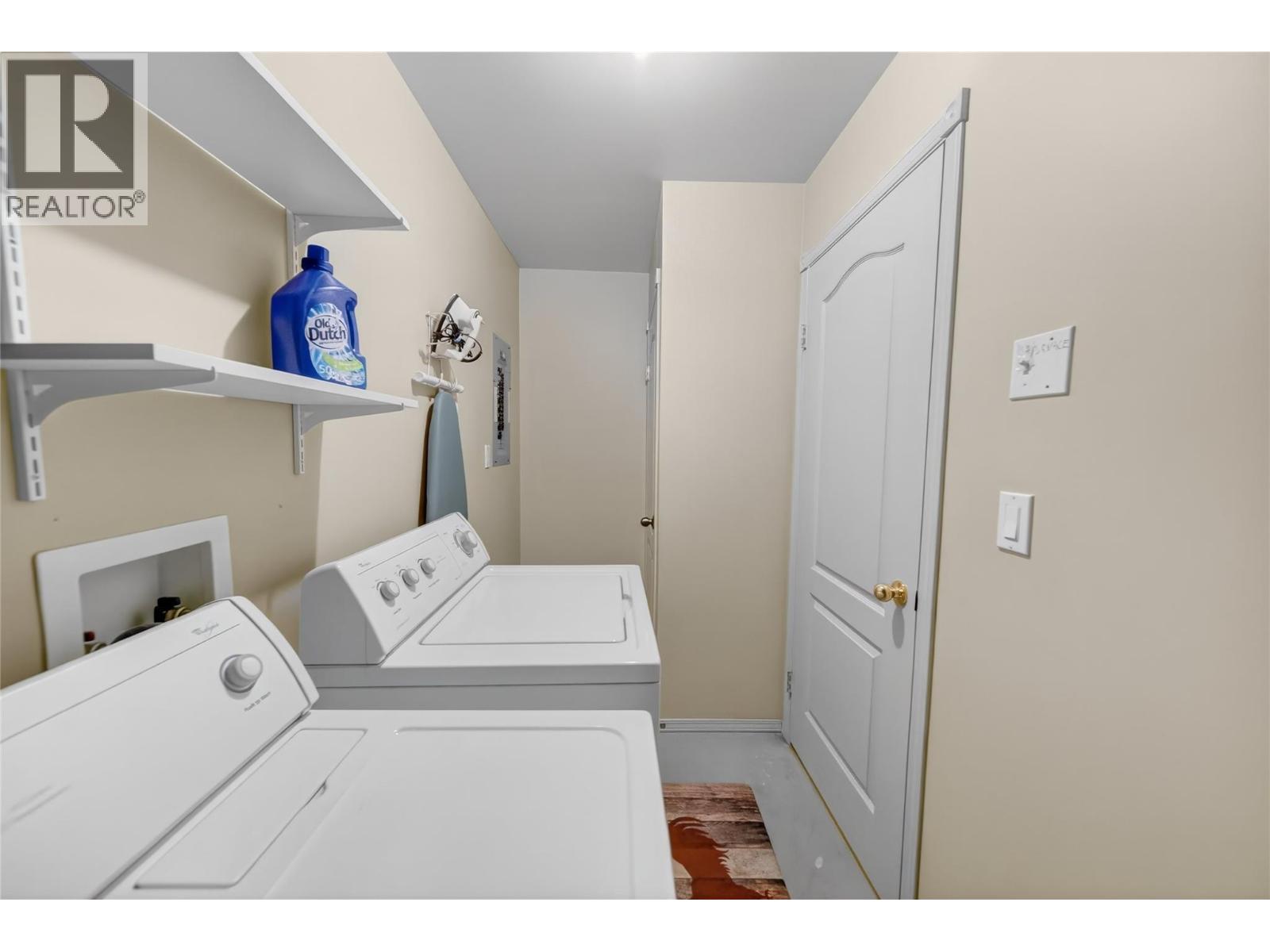 400 Riverside Way Unit# 438, Fernie, BC - Indoor Photo Showing Laundry Room