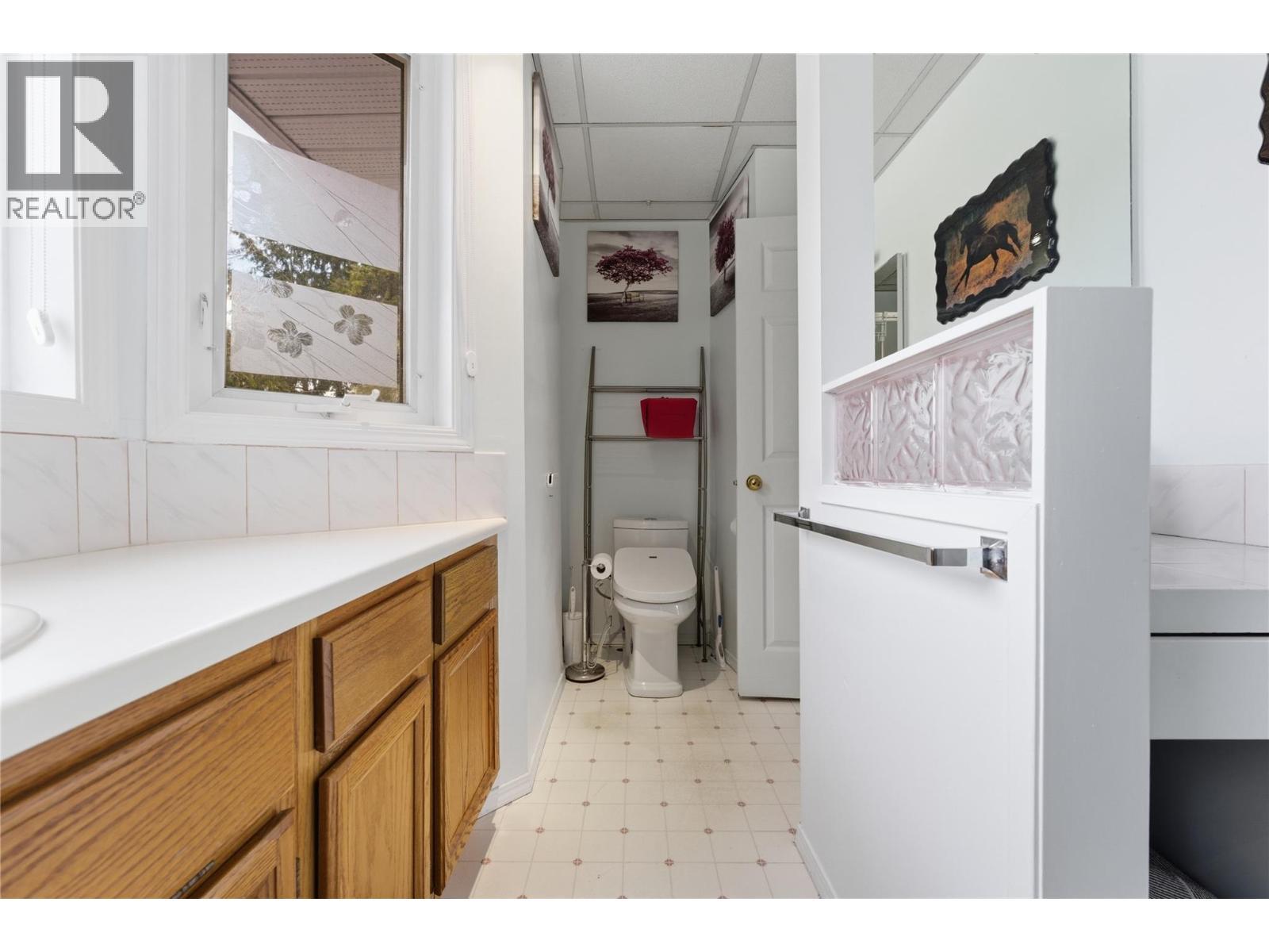 3690 Southview Road, Tappen, BC - Indoor Photo Showing Bathroom
