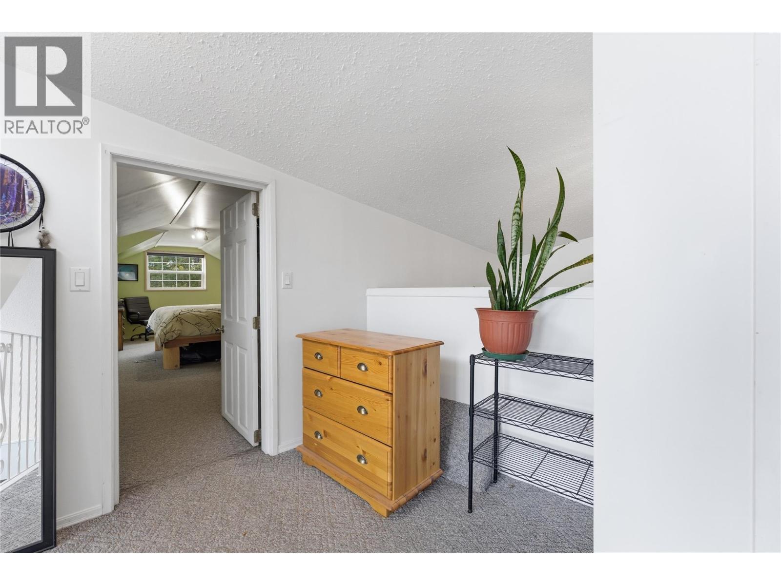 3690 Southview Road, Tappen, BC - Indoor Photo Showing Other Room