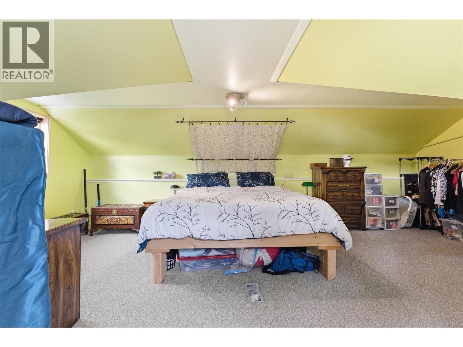 3690 Southview Road, Tappen, BC - Indoor Photo Showing Bedroom