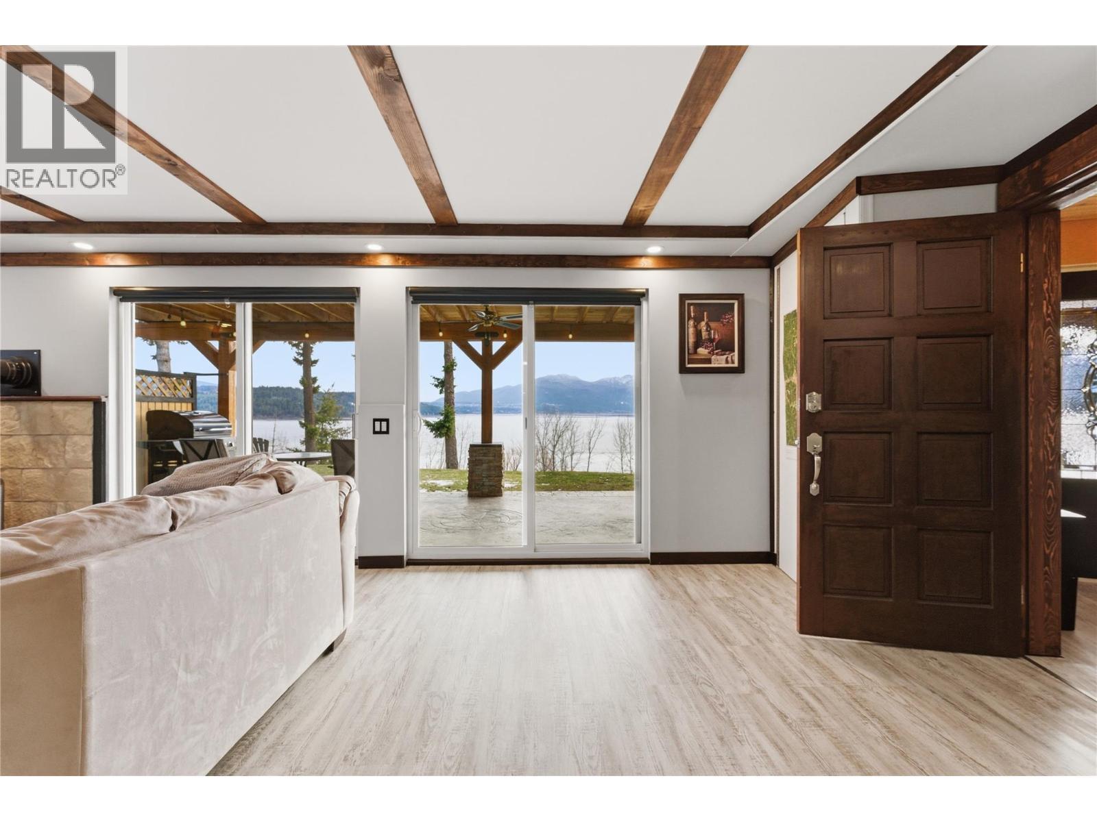 3690 Southview Road, Tappen, BC - Indoor