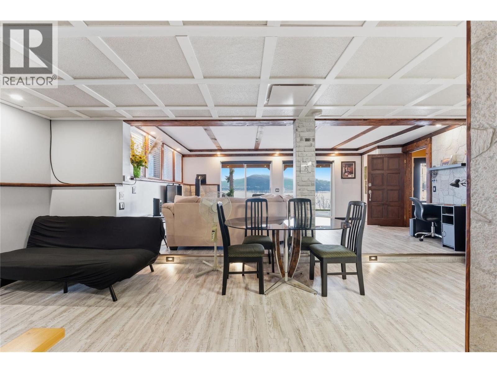 3690 Southview Road, Tappen, BC - Indoor