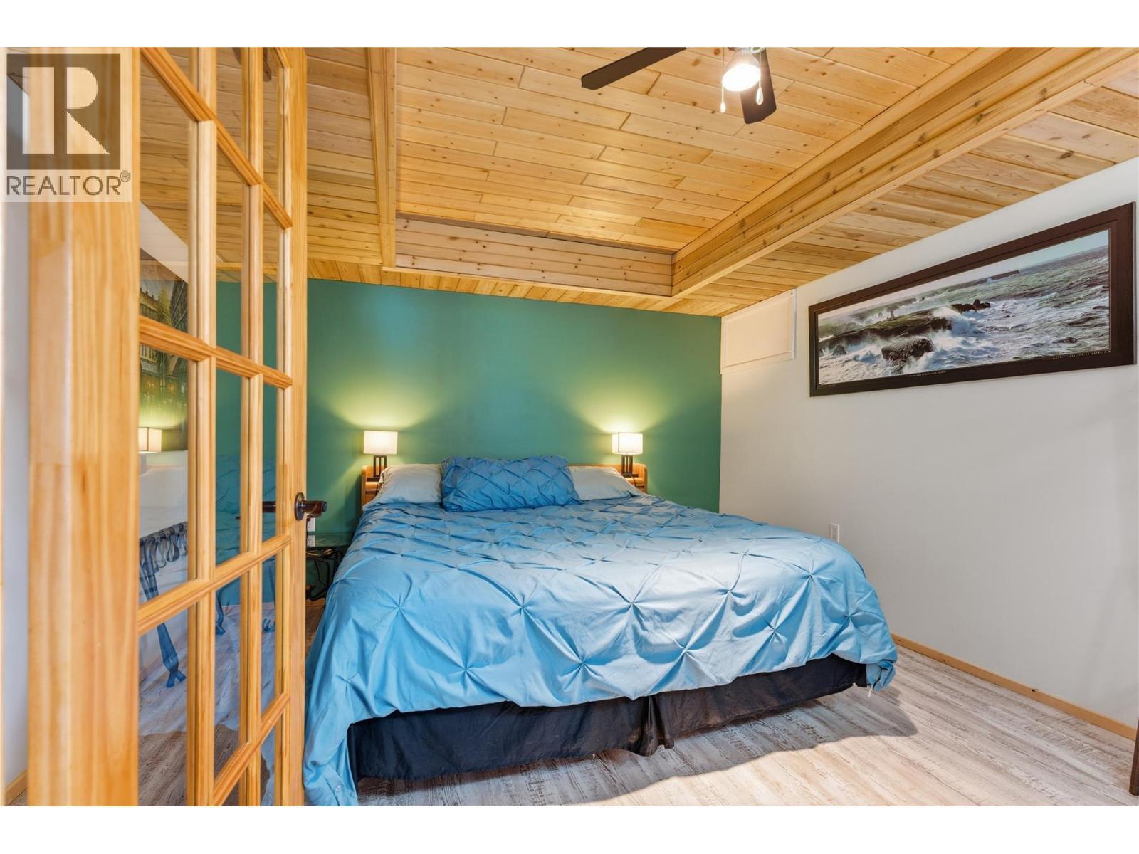 suite - 3690 Southview Road, Tappen, BC - Indoor Photo Showing Bedroom