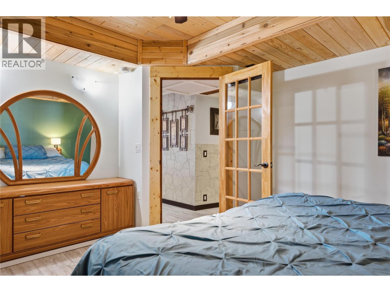 suite - 3690 Southview Road, Tappen, BC - Indoor Photo Showing Bedroom