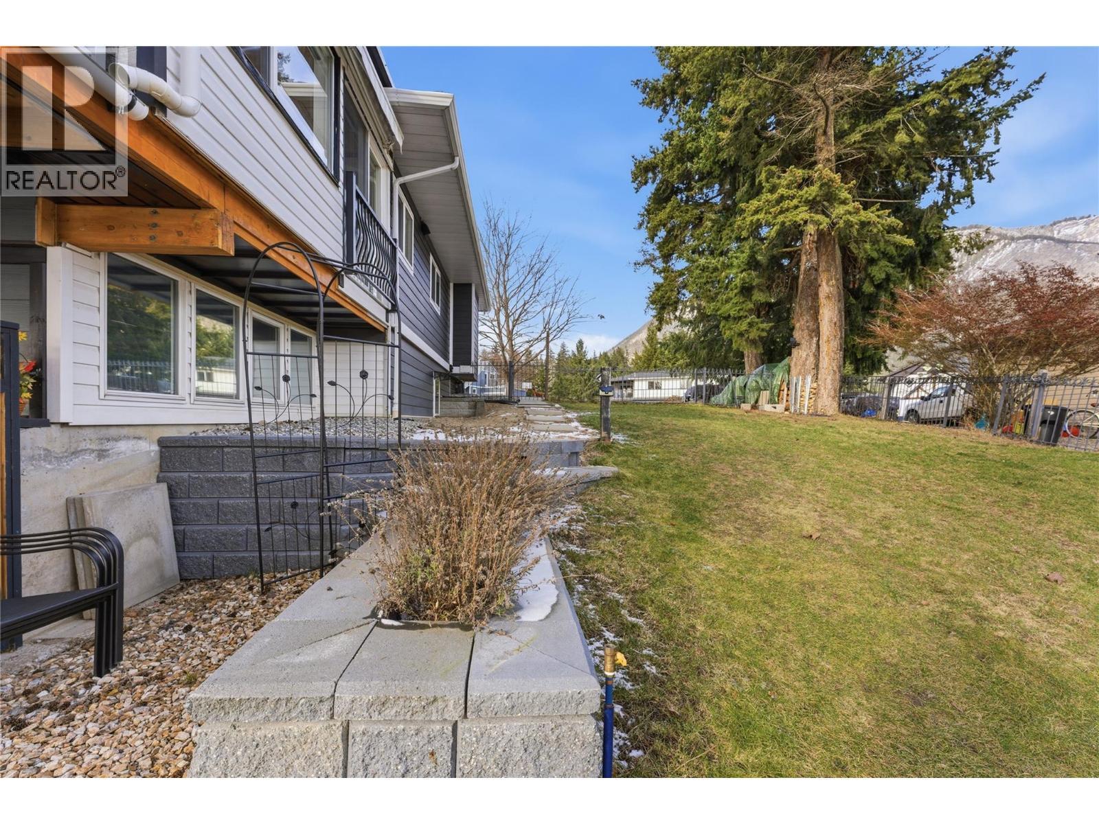 3690 Southview Road, Tappen, BC - Outdoor