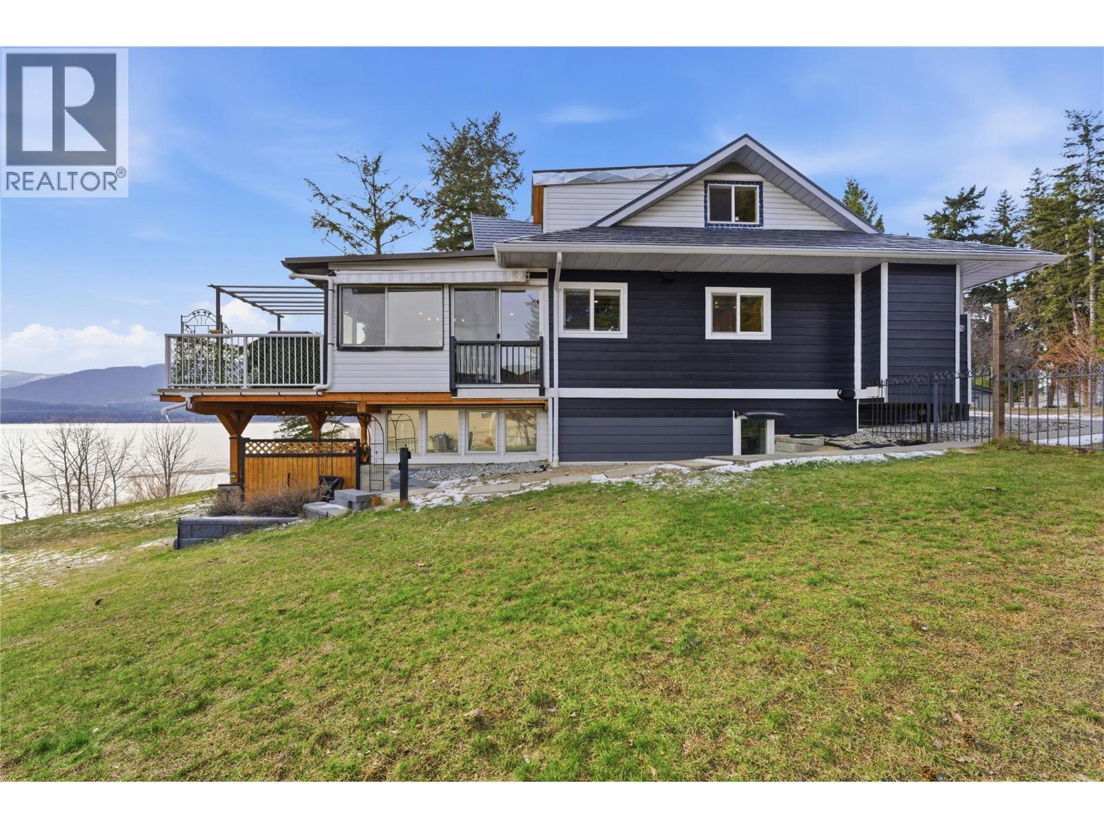 3690 Southview Road, Tappen, BC - Outdoor