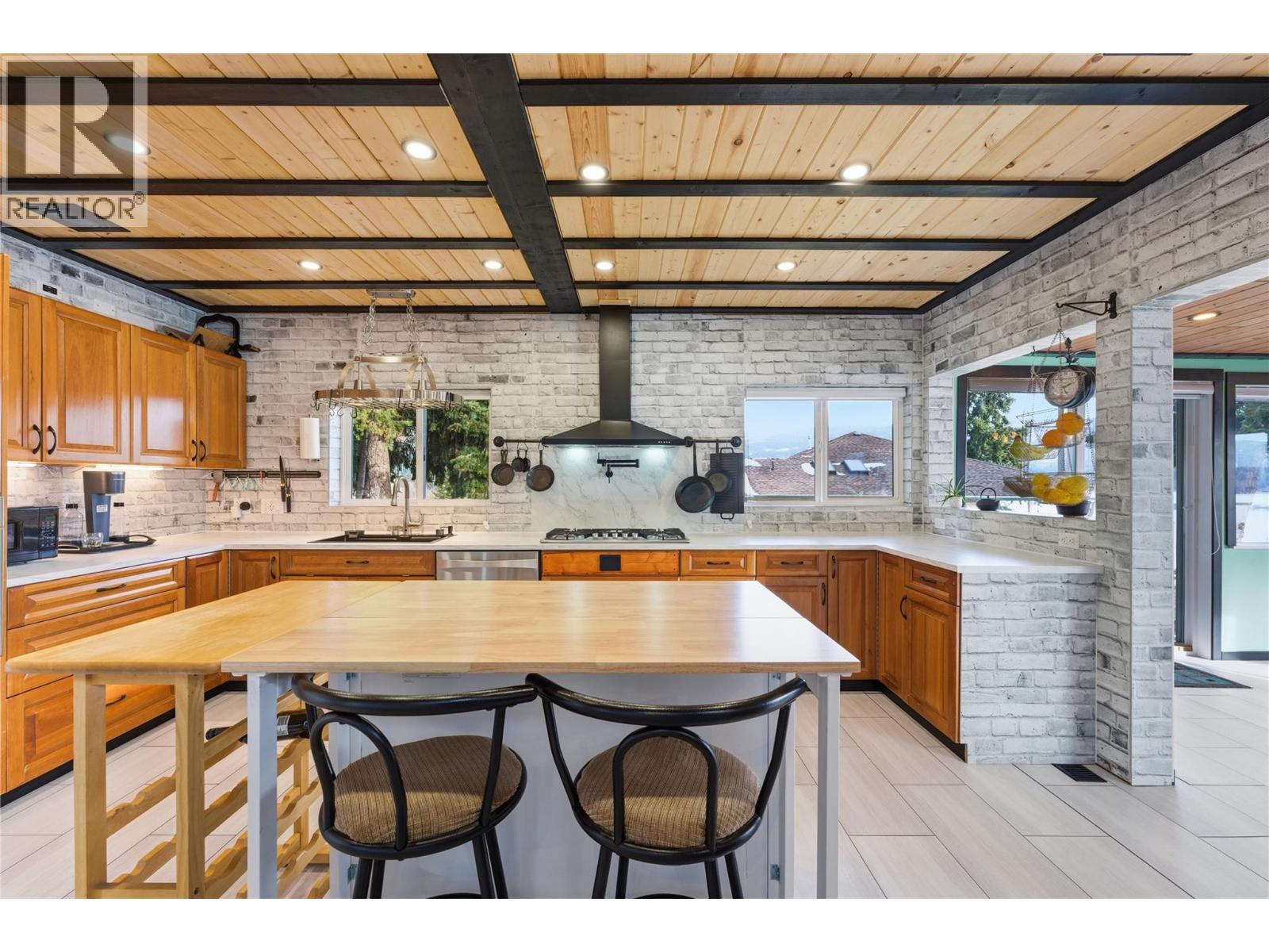 3690 Southview Road, Tappen, BC - Indoor Photo Showing Kitchen