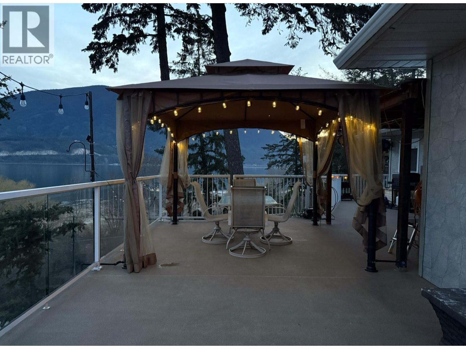 3690 Southview Road, Tappen, BC - Outdoor