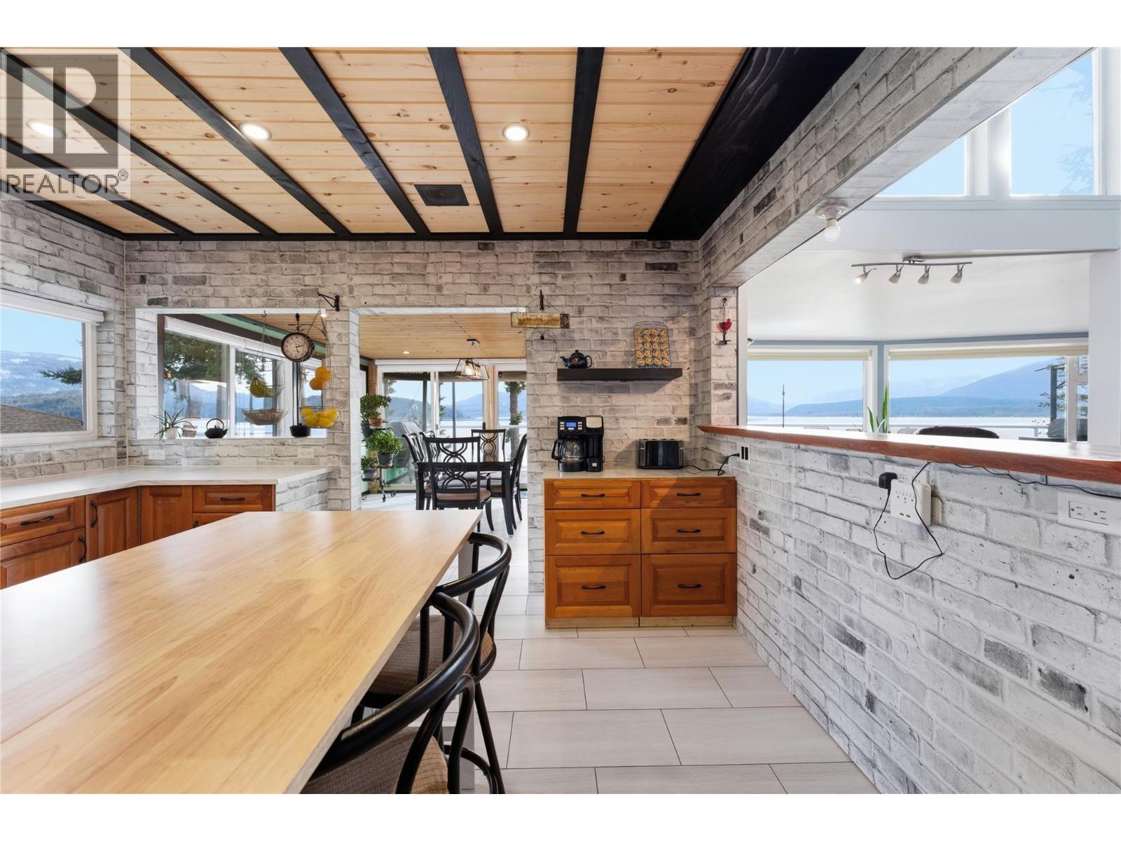 3690 Southview Road, Tappen, BC - Indoor