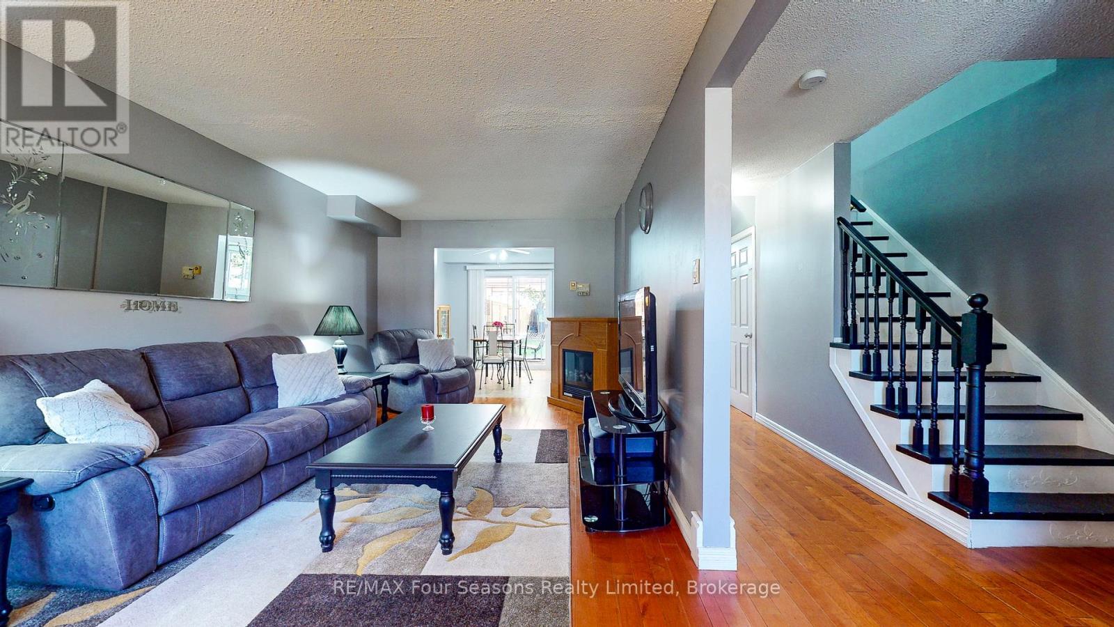 169 Burbank Crescent, Orangeville, ON - Indoor Photo Showing Living Room