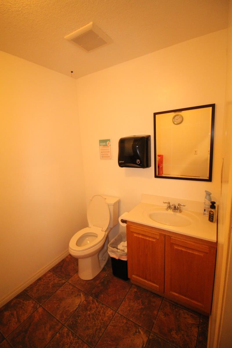 30 Center Ave, Flatbush, AB
