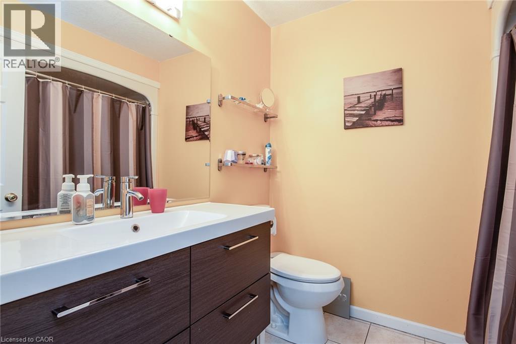 8 Berdux Place, Wellesley, ON - Indoor Photo Showing Bathroom