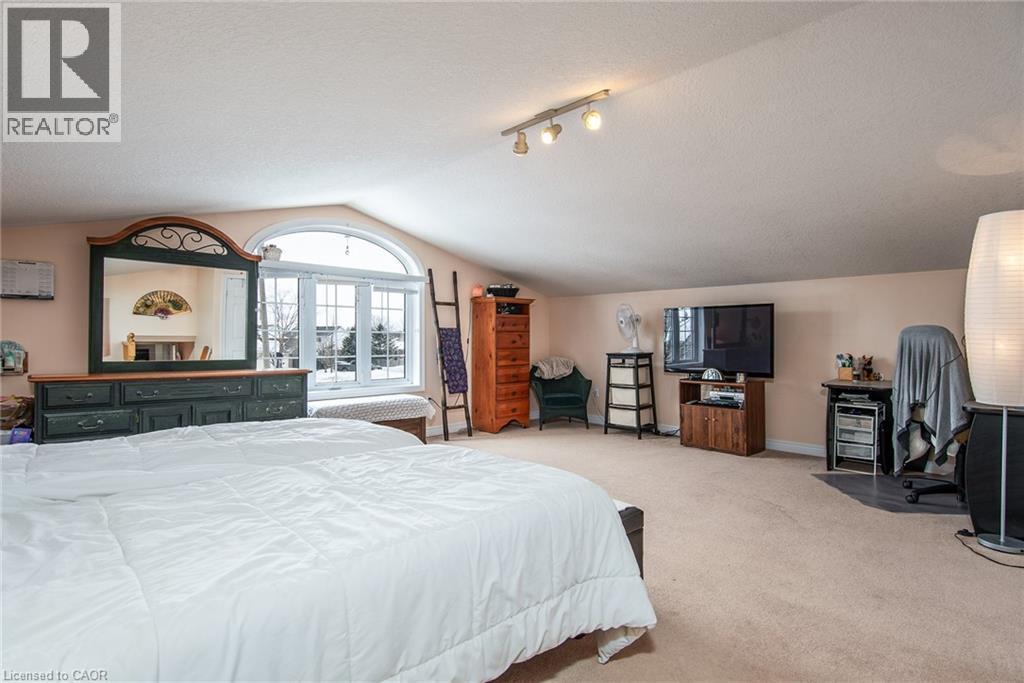 8 Berdux Place, Wellesley, ON - Indoor Photo Showing Bedroom