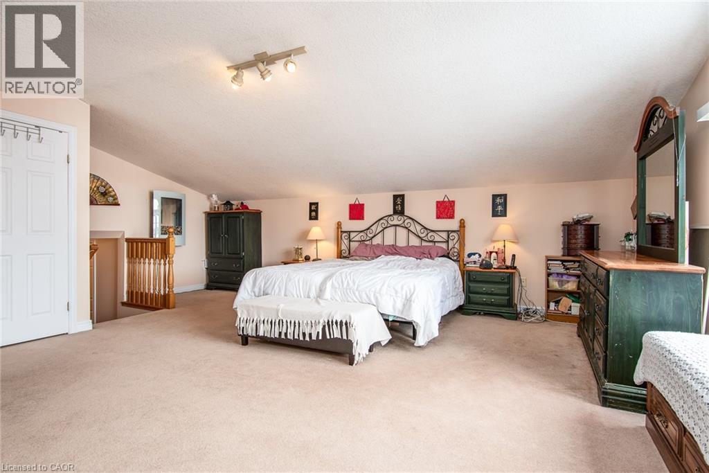 8 Berdux Place, Wellesley, ON - Indoor Photo Showing Bedroom