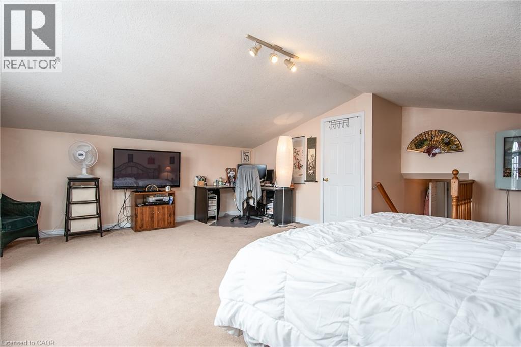 8 Berdux Place, Wellesley, ON - Indoor Photo Showing Bedroom