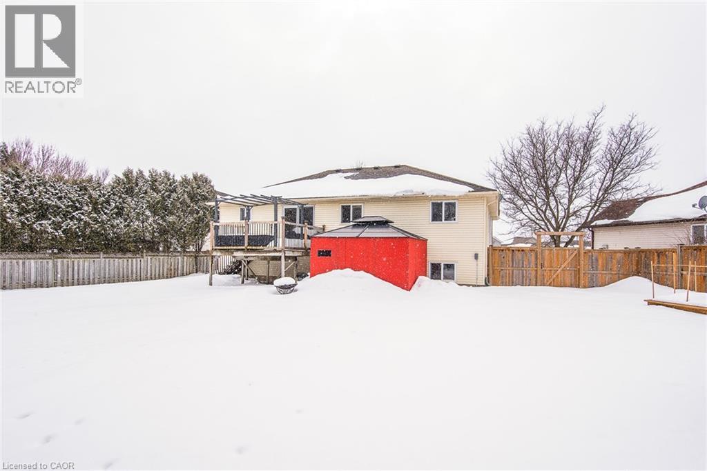 8 Berdux Place, Wellesley, ON - Outdoor