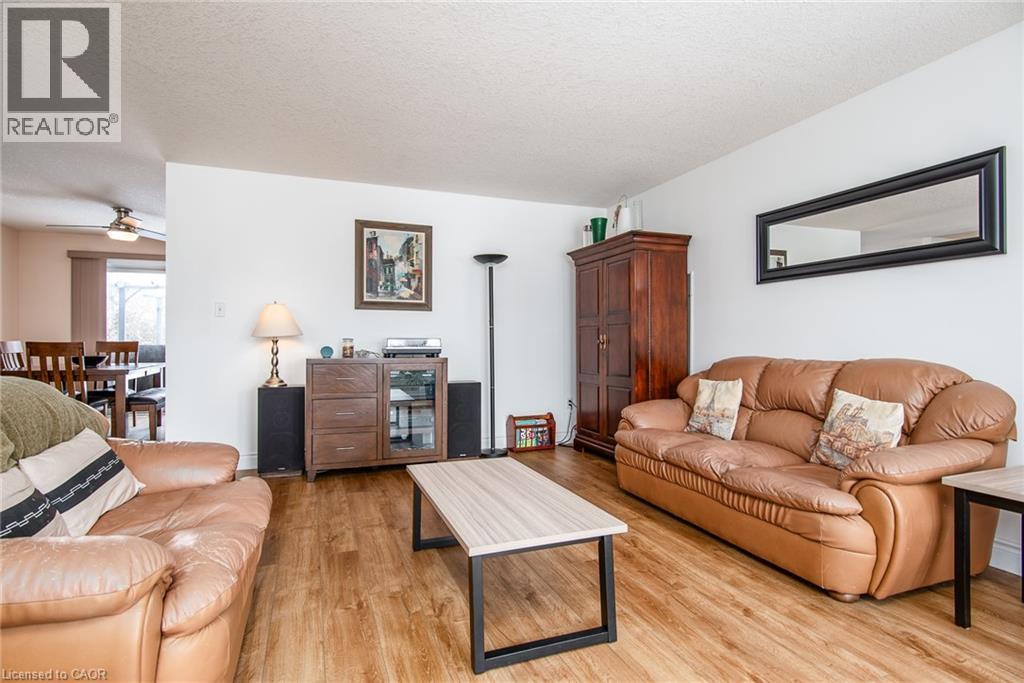 8 Berdux Place, Wellesley, ON - Indoor Photo Showing Living Room