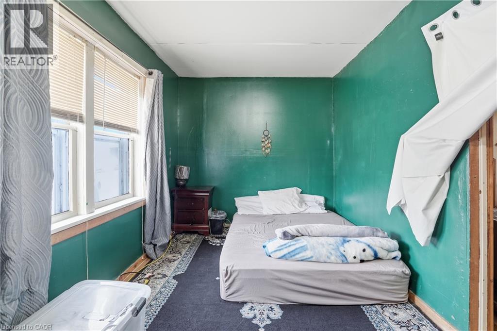 83 Nickel Street, Port Colborne, ON - Indoor Photo Showing Bedroom
