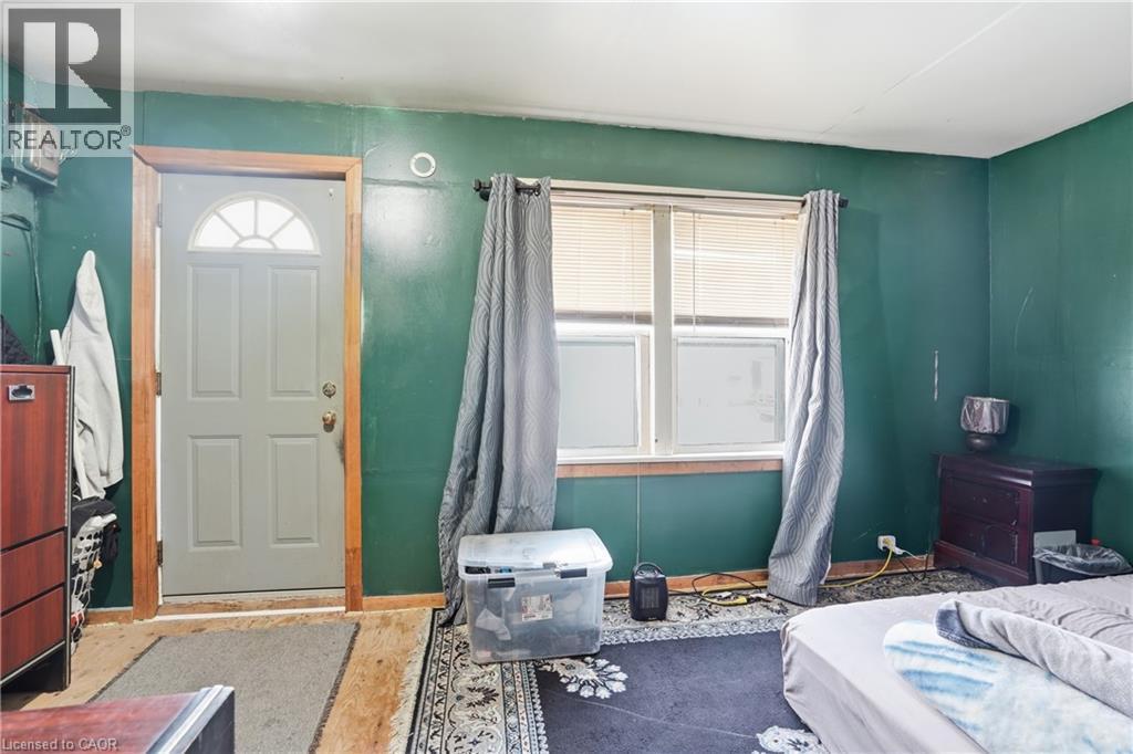 83 Nickel Street, Port Colborne, ON - Indoor Photo Showing Bedroom