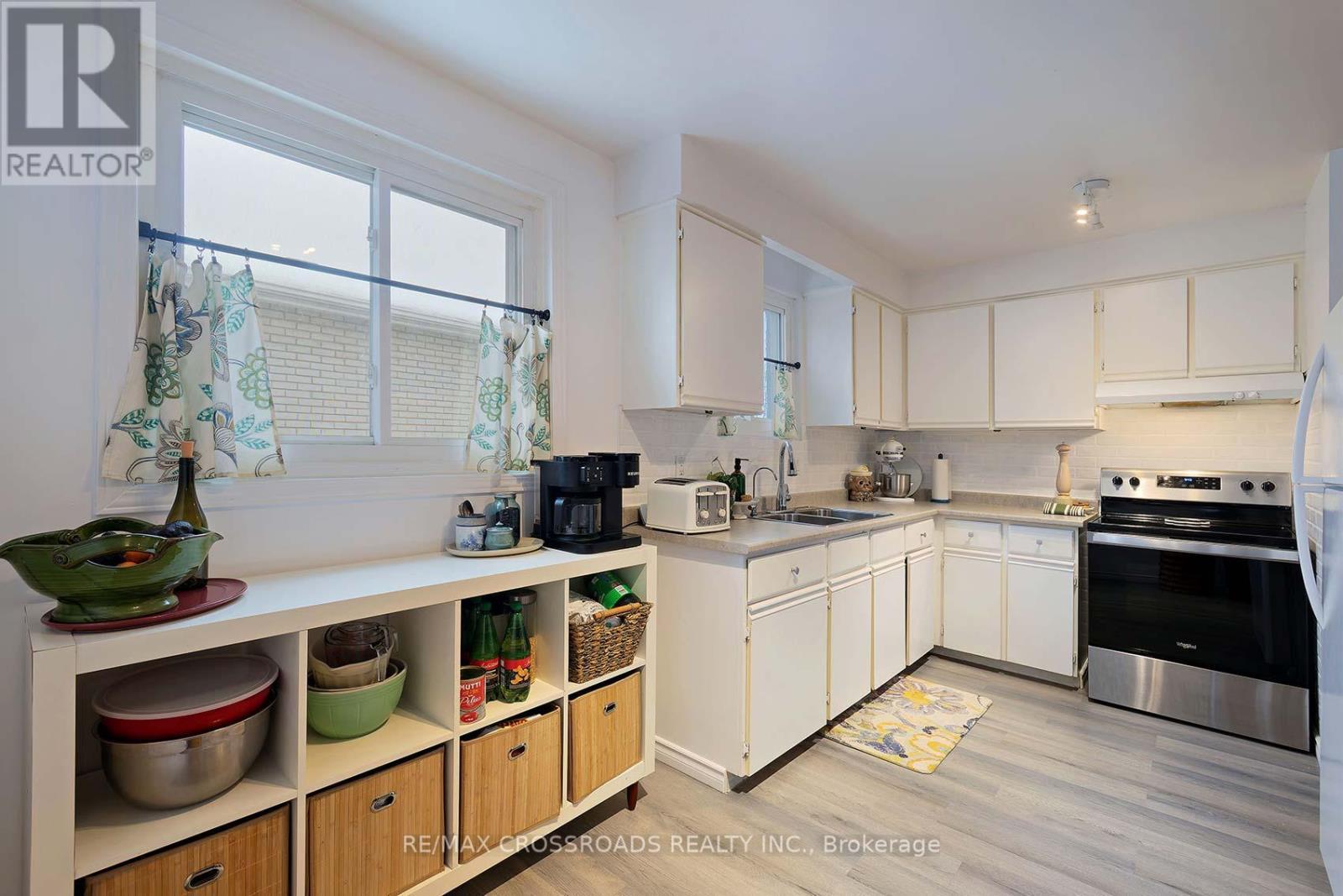 184 Collings Avenue, Bradford West Gwillimbury, ON - Indoor Photo Showing Kitchen With Double Sink