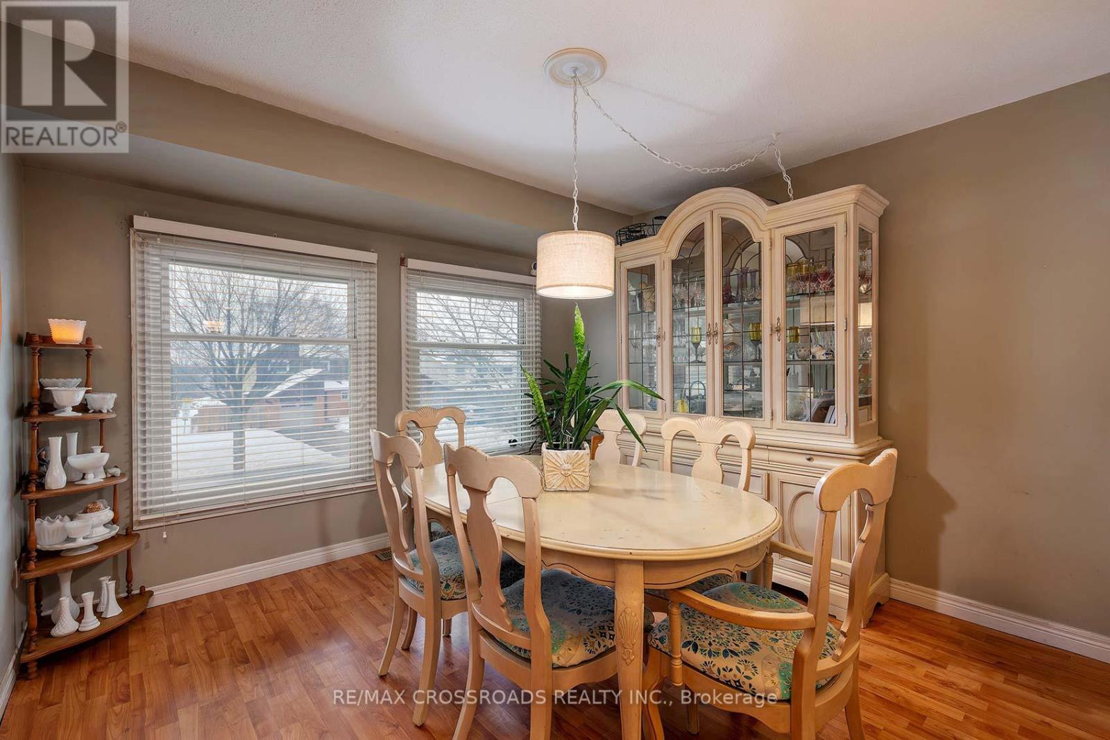 184 Collings Avenue, Bradford West Gwillimbury, ON - Indoor Photo Showing Dining Room