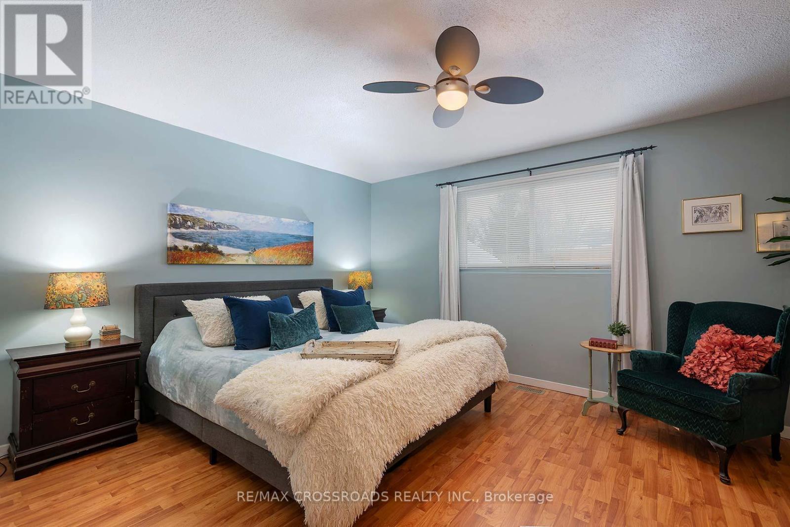 184 Collings Avenue, Bradford West Gwillimbury, ON - Indoor Photo Showing Bedroom