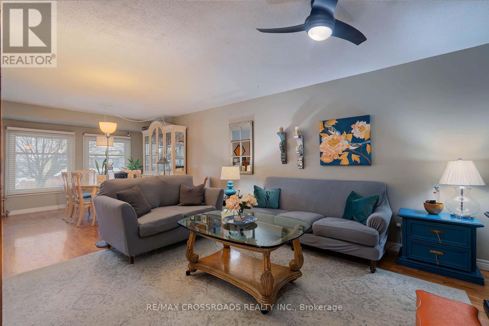 184 Collings Avenue, Bradford West Gwillimbury, ON - Indoor Photo Showing Living Room