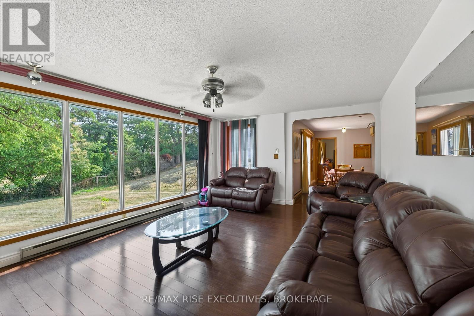 14 Highway 95, Frontenac Islands (The Islands), ON - Indoor Photo Showing Living Room