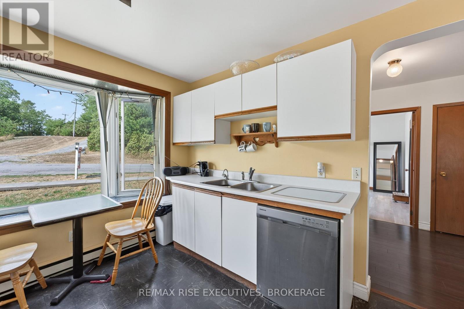 14 Highway 95, Frontenac Islands (The Islands), ON - Indoor Photo Showing Kitchen With Double Sink