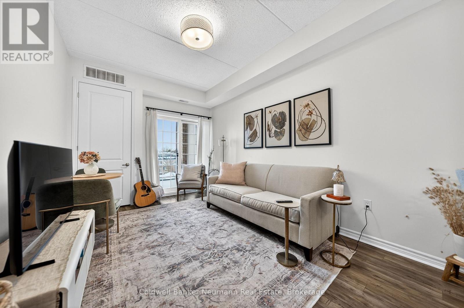 316 - 1077 Gordon Street, Guelph (Kortright West), ON - Indoor