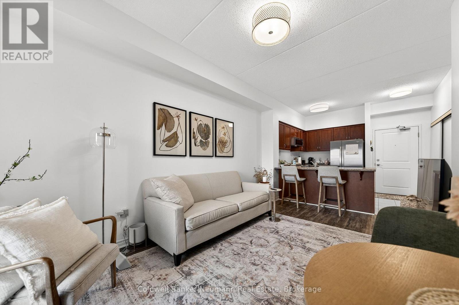 316 - 1077 Gordon Street, Guelph (Kortright West), ON - Indoor