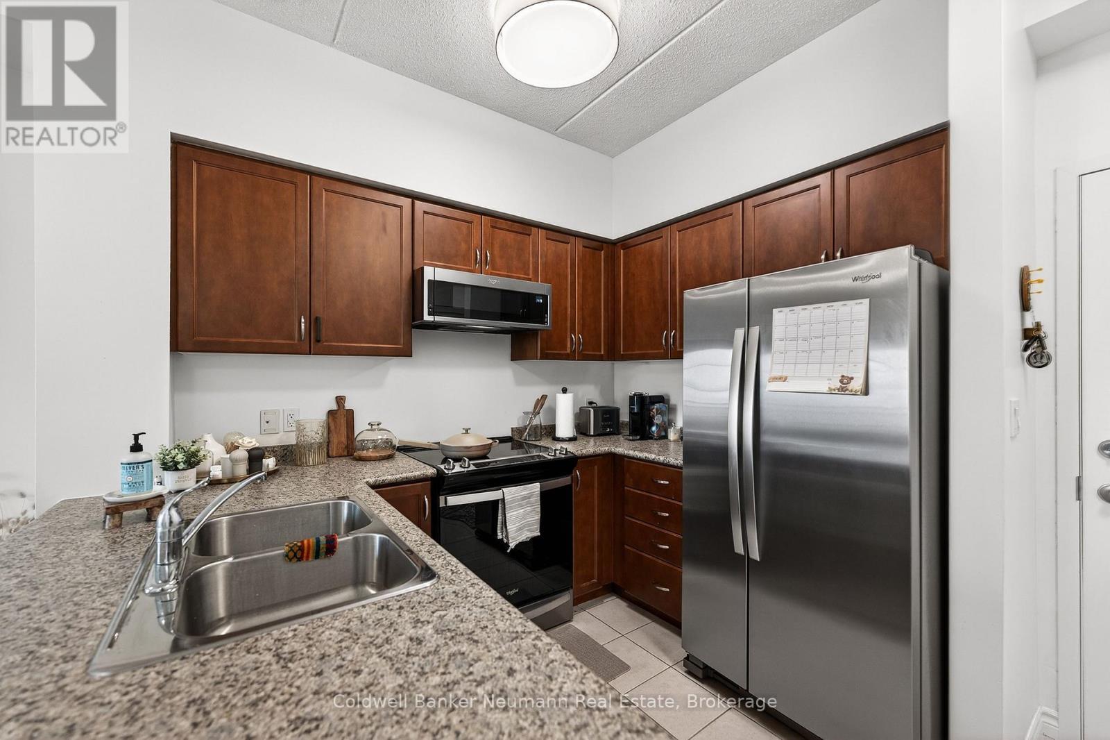316 - 1077 Gordon Street, Guelph (Kortright West), ON - Indoor Photo Showing Kitchen With Double Sink