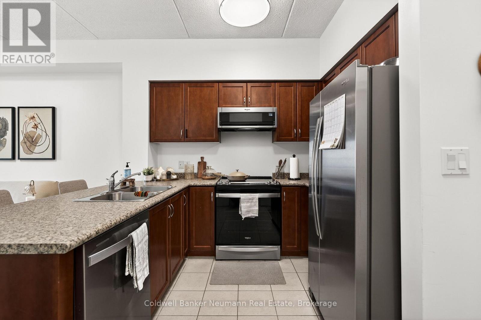 316 - 1077 Gordon Street, Guelph (Kortright West), ON - Indoor Photo Showing Kitchen With Double Sink