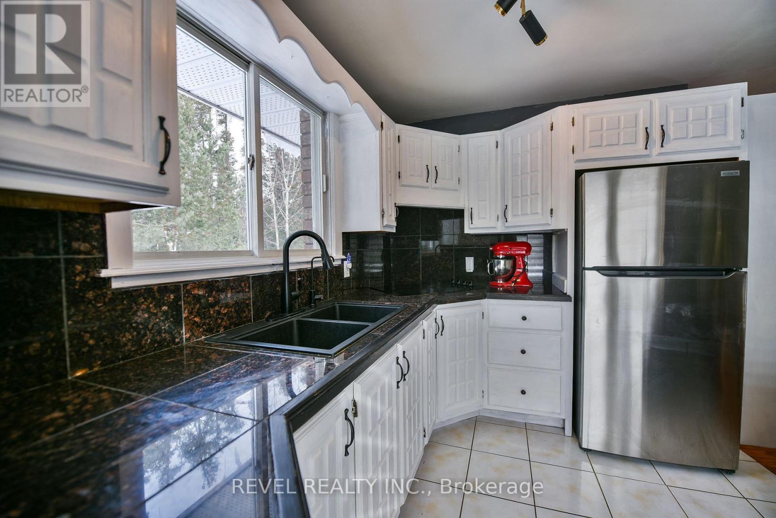 978 Municipal Road, Timmins (Tm - Outside East), ON - Indoor Photo Showing Kitchen With Double Sink