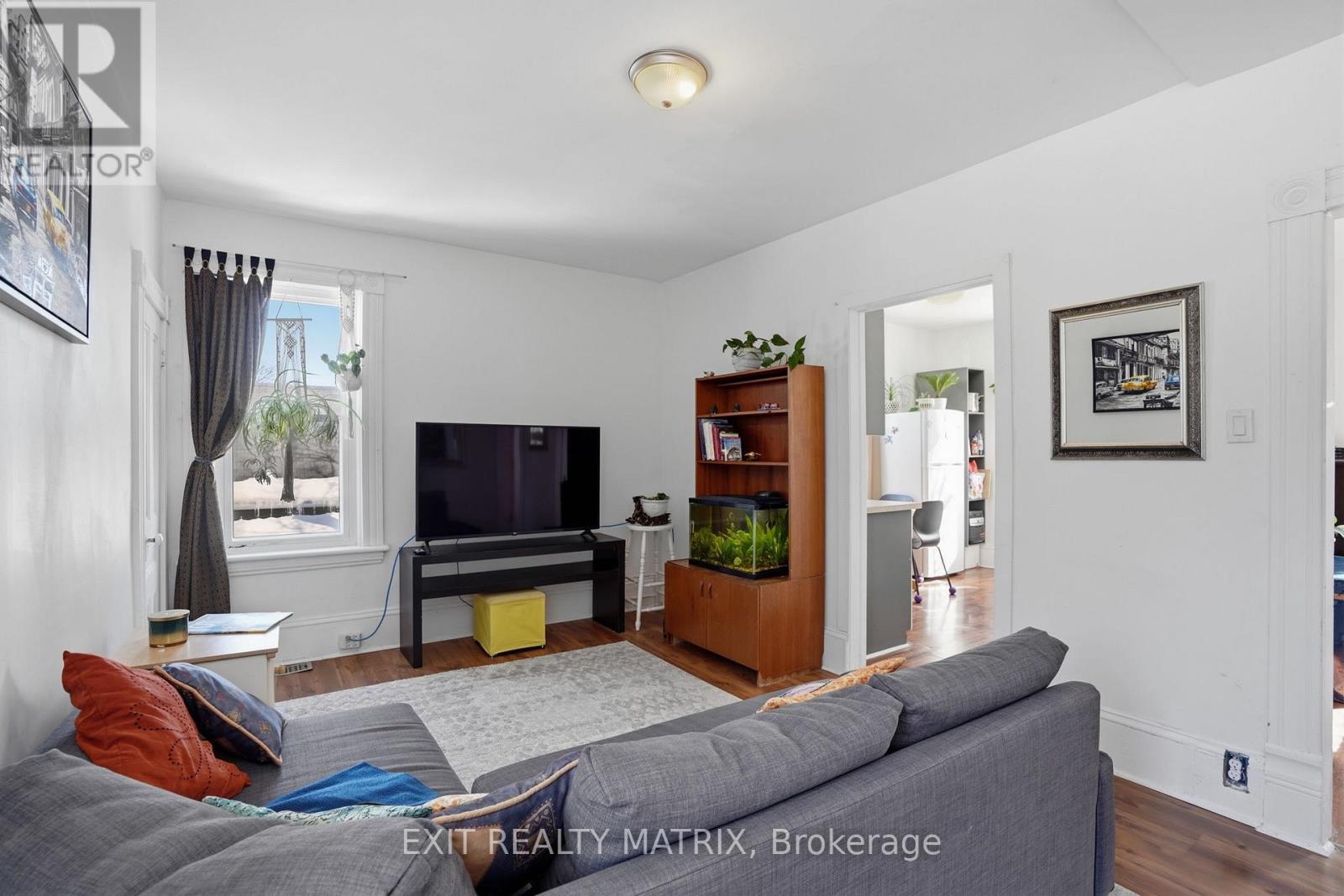 5505 Osgoode Main Street, Ottawa, ON - Indoor Photo Showing Living Room