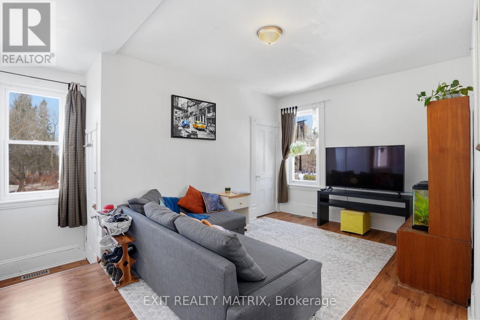 5505 Osgoode Main Street, Ottawa, ON - Indoor Photo Showing Living Room