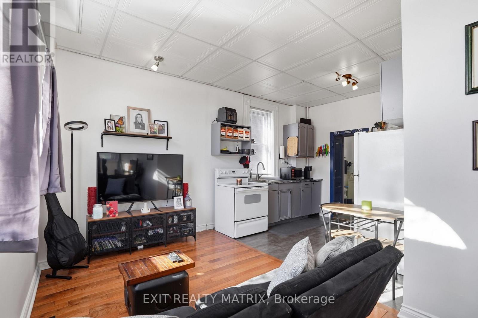 5505 Osgoode Main Street, Ottawa, ON - Indoor