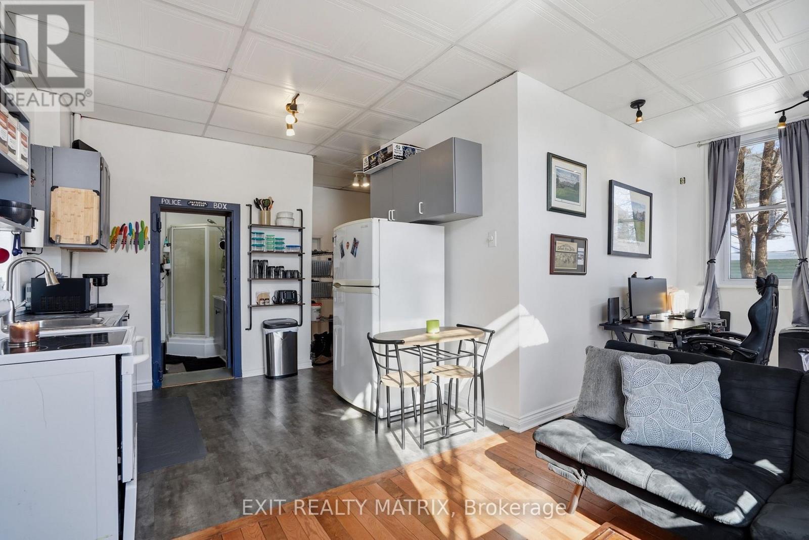 5505 Osgoode Main Street, Ottawa, ON - Indoor