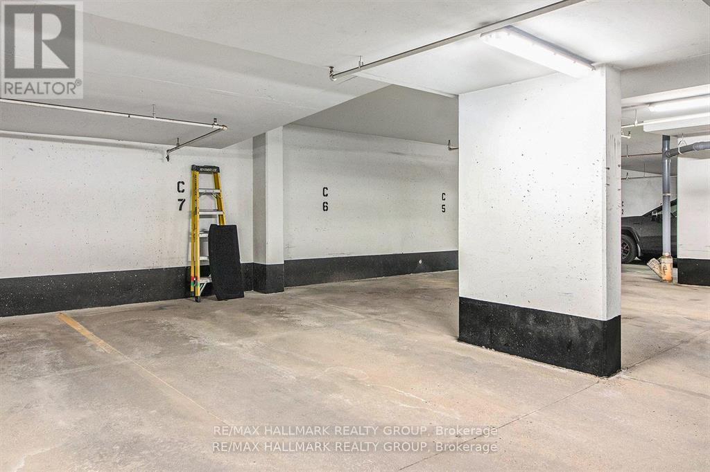 405 - 179 George Street, Ottawa, ON - Indoor Photo Showing Garage