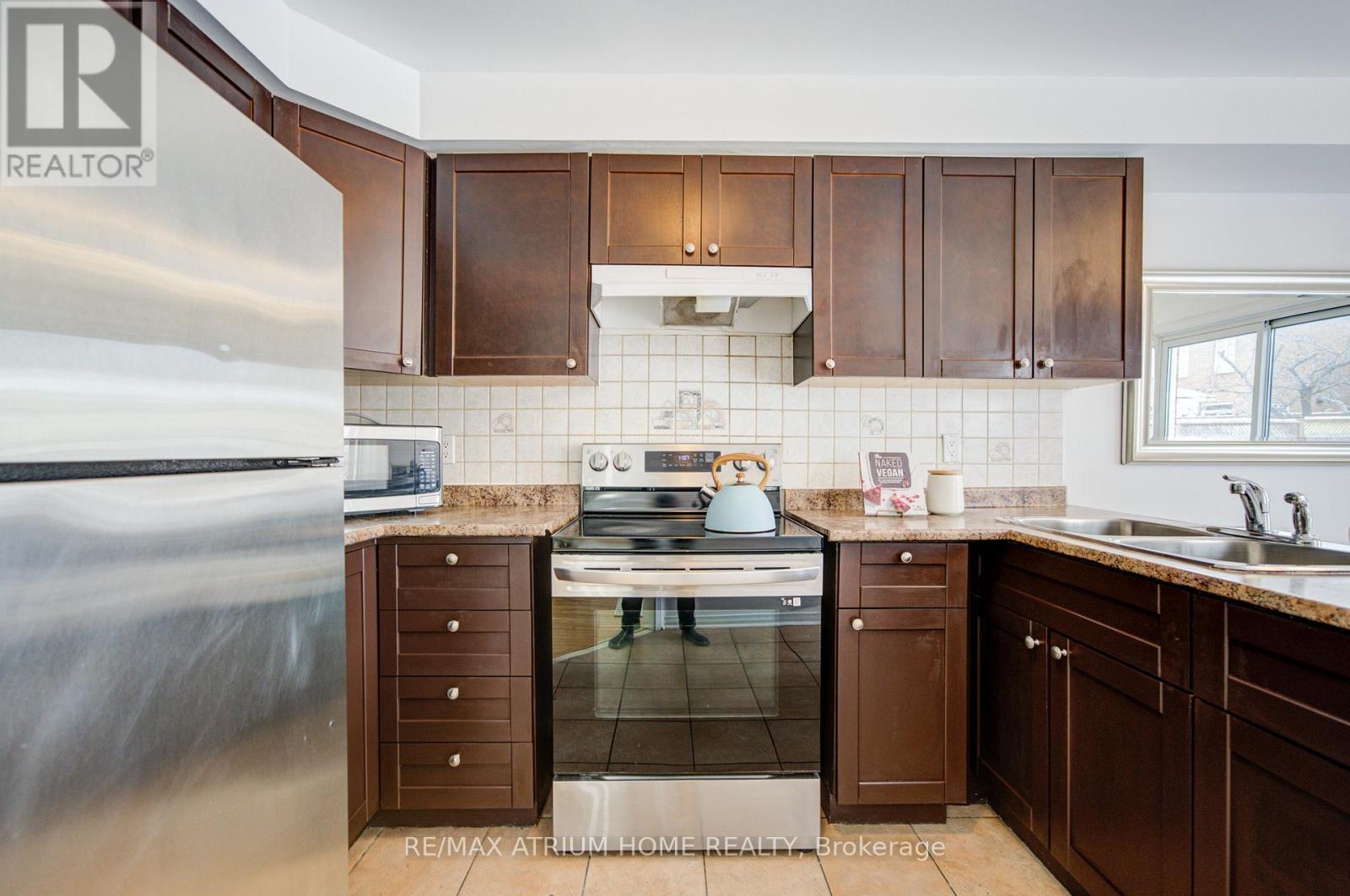 59 Hollybush Drive, Vaughan, ON - Indoor Photo Showing Kitchen With Double Sink