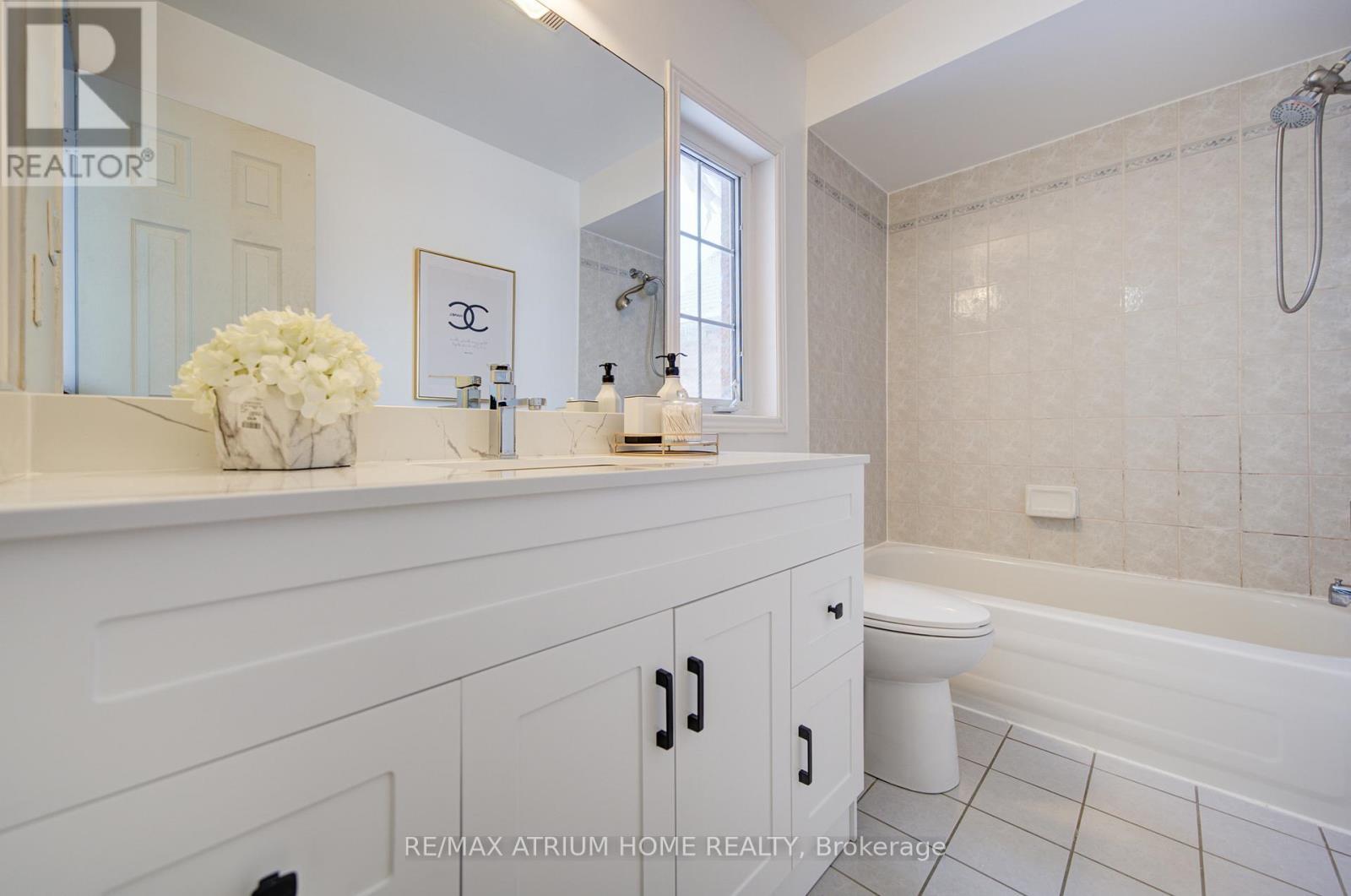 59 Hollybush Drive, Vaughan, ON - Indoor Photo Showing Bathroom