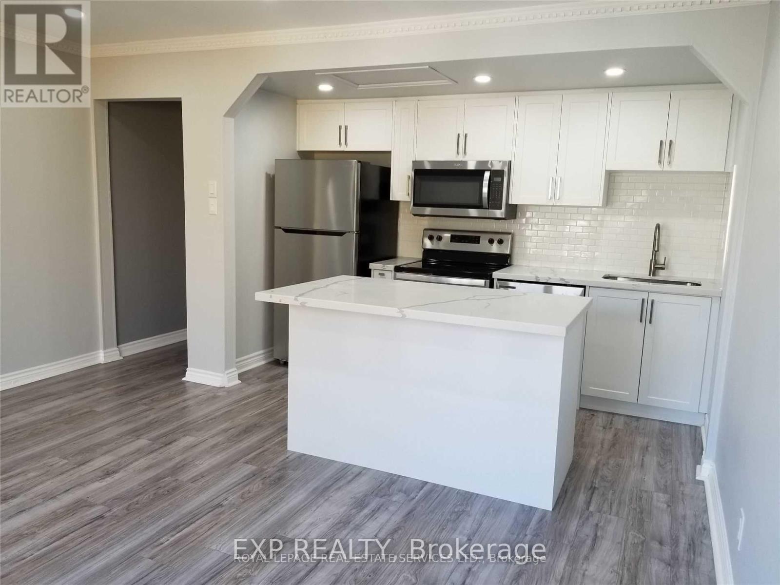 Upper - 33 Mitchell Avenue, Toronto, ON - Indoor Photo Showing Kitchen