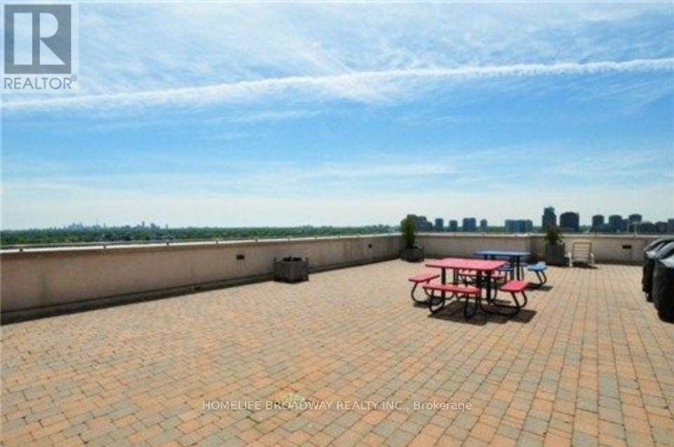 Rooftop Picnic Area - 315 - 2 Clairtrell Road, Toronto, ON - Outdoor With View