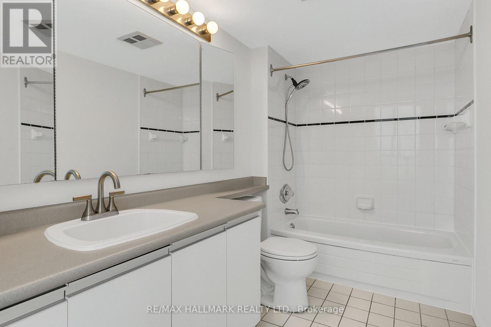 1103 - 21 Overlea Boulevard, Toronto, ON - Indoor Photo Showing Bathroom